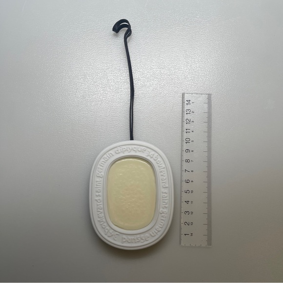 Diptyque Roses Scented Oval - Picture 4 of 6